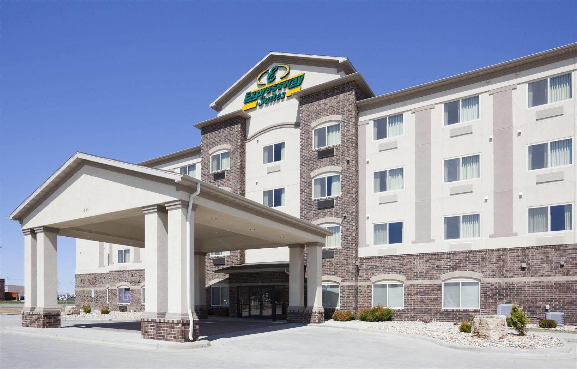 Expressway Suites ファーゴ エクステリア 写真