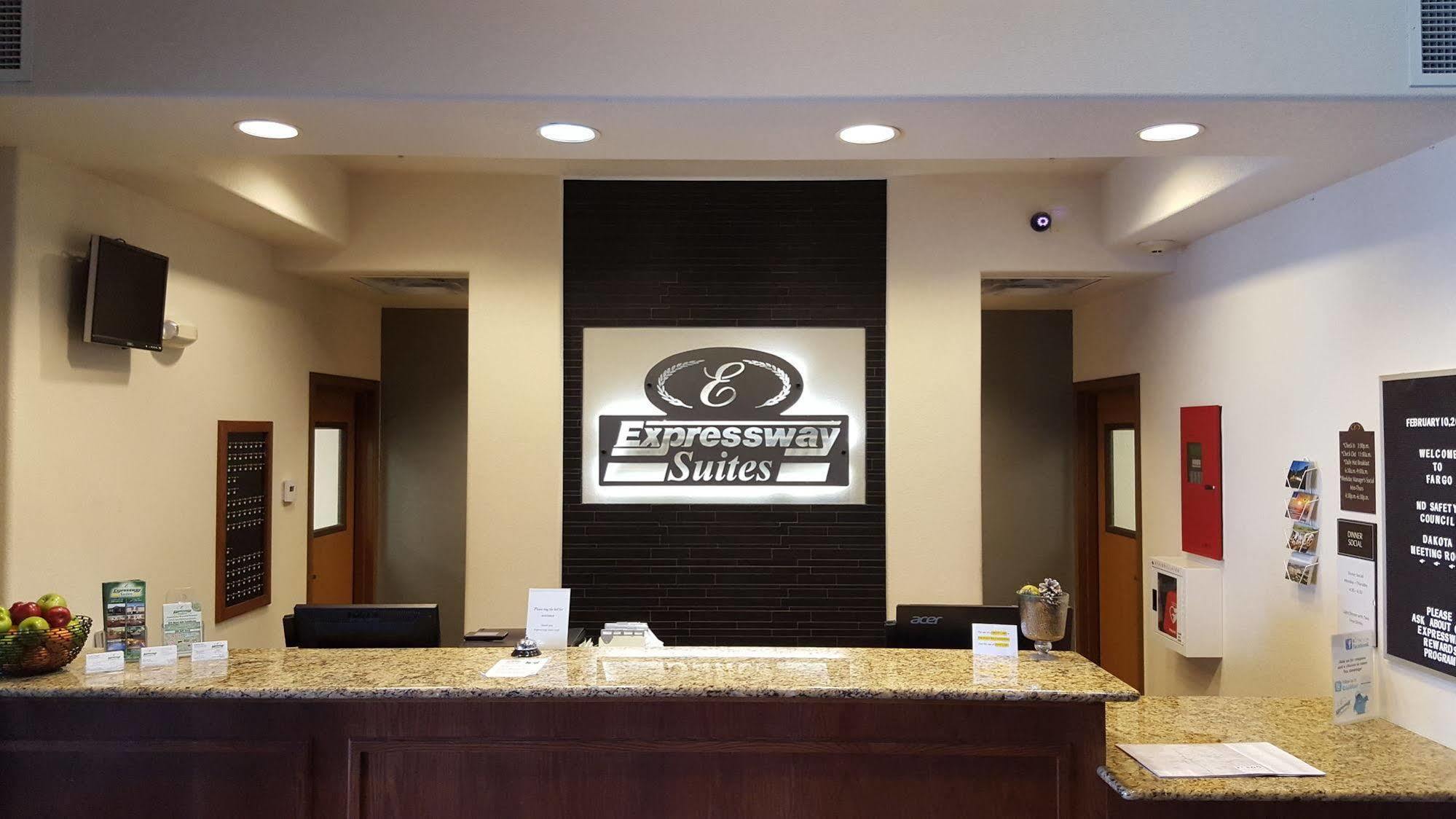 Expressway Suites ファーゴ エクステリア 写真